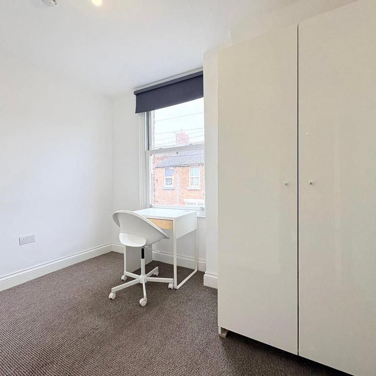 5 bedroom terraced house to rent - Photo 1