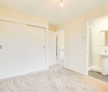 A three bedroom detached family home with an integrated garage and ... - Photo 1