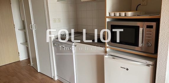 A LOUER -VIRE NORMANDIE - DANS RÉSIDENCE AVEC ASCENSEUR - STUDIO MEUBLÉ - Photo 2