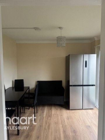 1 bedroom in a house share to rent - Photo 3