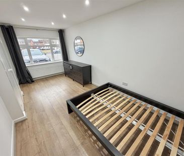 4 bedroom detached house to rent - Photo 4