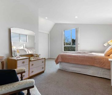 Fantastic find in Sydenham - Photo 2