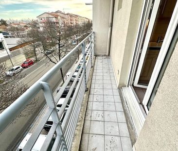 Location Appartement 5 pièces 112m² BRON 69500 - Photo 4