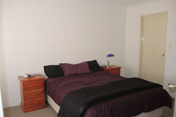 Refresh yourself in this tranquil partly furnished family villa! - Photo 1