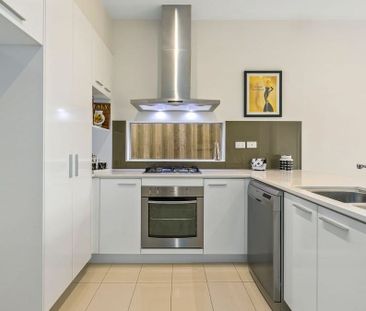 Lovely designer townhouse in the heart of Kilmore - Photo 5