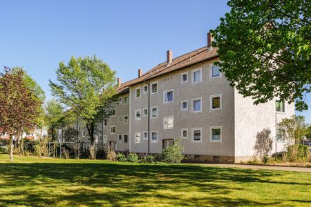 Schöne 3-Zimmer-Wohnung in zentraler Lage // 2.OG links - Foto 2