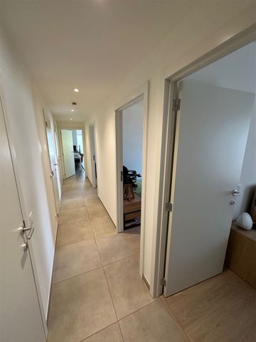 Prachtig en centraal gelegen luxe-appartement met 3 slaapkamers en 2 terrassen! - Photo 4