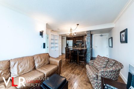 Condo in Downtown Vancouver, BC - Photo 3