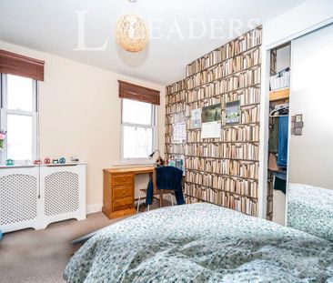 4 bedroom flat to rent - Photo 4