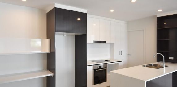 Spacious Living AND Roof Deck entertainment area - Photo 2