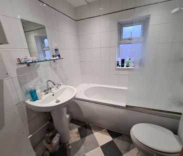 4 Bed - 11 Carberry Place, Hyde Park, Leeds - LS6 1QJ - Student - Photo 6
