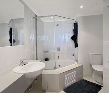 For Lease – Stylish Furnished Studio in Mantra Building, Ettalong B... - Photo 2