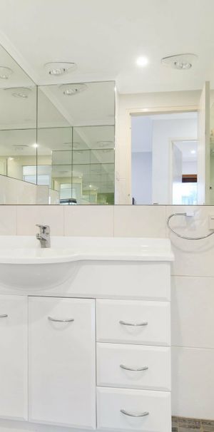 3/16 Kembla Street, Wollongong - Photo 2