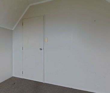 3 Beddie house central Massey - Photo 4