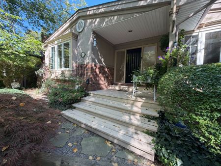 For Lease - 117 Watson Avenue, Oakville, Ontario - Photo 2