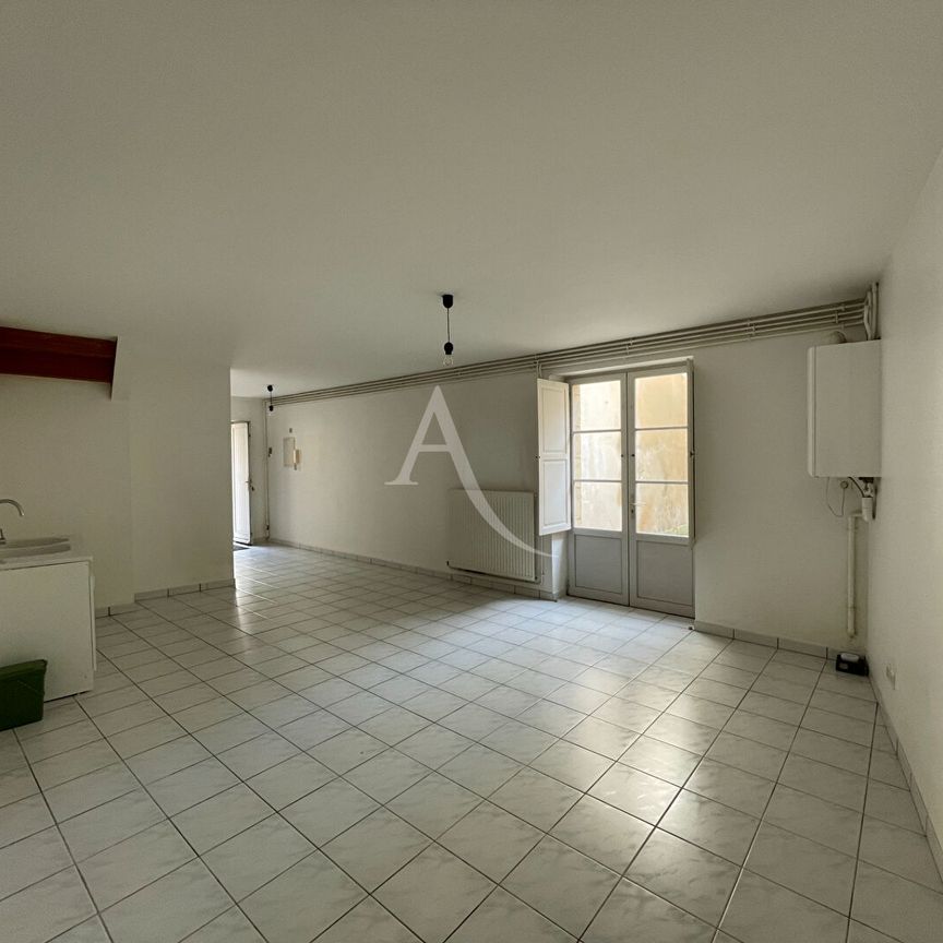 Location Appartement 4 pièces 100m² FONTENAY LE COMTE 85200 - Photo 1