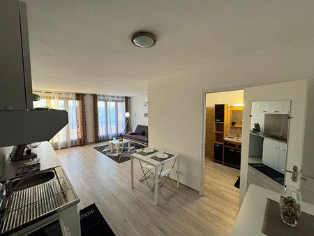 Marignane proche du centre ville dans une petite copropriété studio de 32.20 m2 meublé avec balcon et cave, - Photo 4