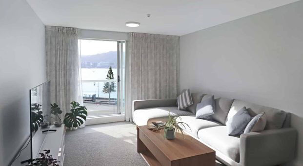 Oriental Parade Living - Photo 1