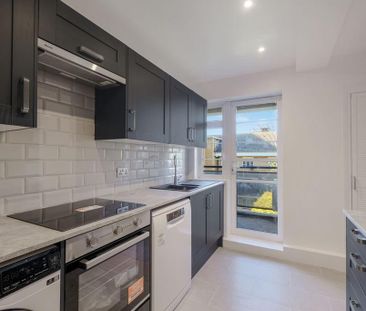 3 bedroom flat to rent - Photo 4