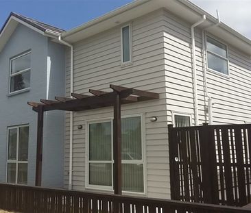 4 BEDROOM - 2 STOREY - GARAGE - Photo 3