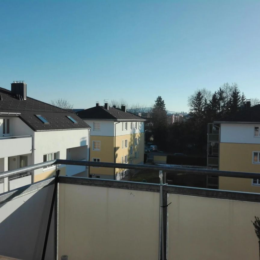 Große, sonnige 4-Zimmer-Wohnung mit Balkon im Dachgeschoss mit Küche in ruhiger Wohnlage Ried - Foto 1