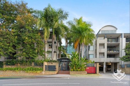 Two bedroom apartment in the heart of Toowong - Photo 4