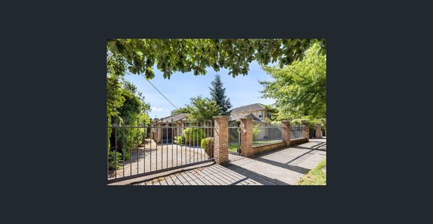 3 Willow Grove, Canterbury VIC 3126 - Photo 1