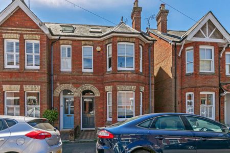 4 bedroom semi-detached house to rent - Photo 3