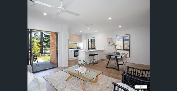 Three-Bedroom Modern Townhome with Ducted A/C, Ceiling Fans, 4 parks - Photo 1