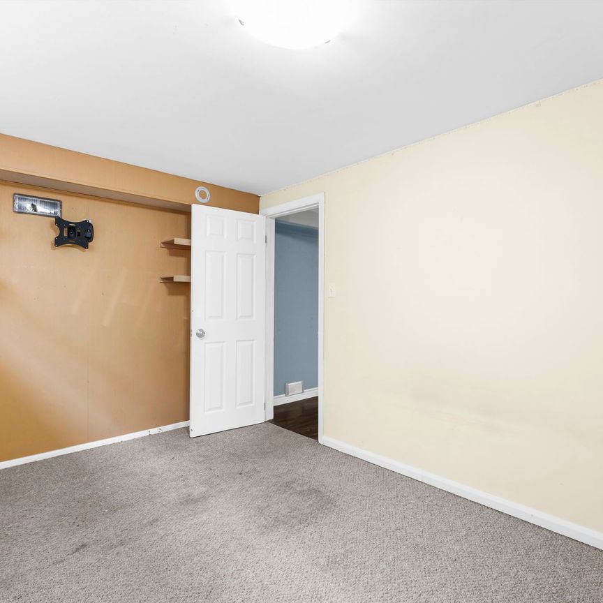 For Lease - 368 Upper Kenilworth Avenue, Hamilton, Ontario - Photo 1