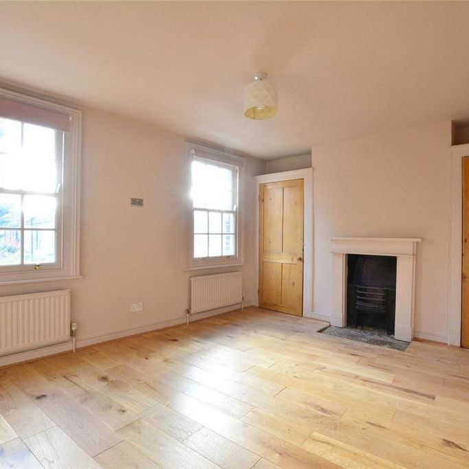 3 bedroom end of terrace house to rent - Photo 1