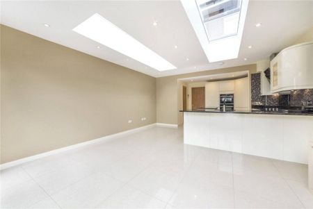 3 Bed Semi-Detached House, John Silkin Lane, SE8 - Photo 4