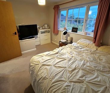 Princess Marys Road , Addlestone , Surrey, KT15 - Photo 3