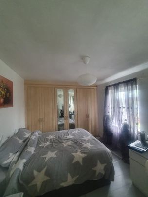 2 bed maisonette to rent in Shannon Close, Southall, UB2 - Photo 1