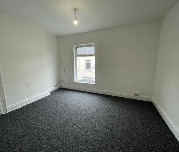 3 bedroom end of terrace house to rent - Photo 1