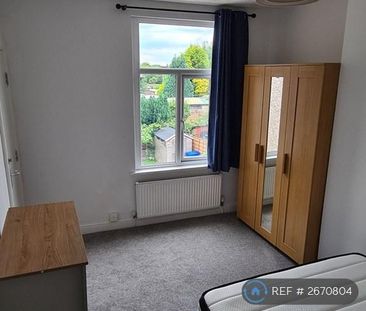 1 bedroom in a house share to rent - Photo 2