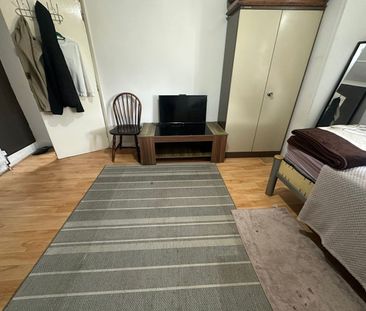 Room in a Shared Flat, High Street, SE20 - Photo 2