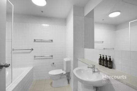 Perfect Central Location - Electricity, Gas & Water Included in Rent! - Photo 5