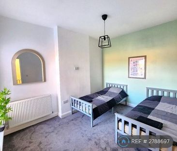2 bedroom flat to rent - Photo 2