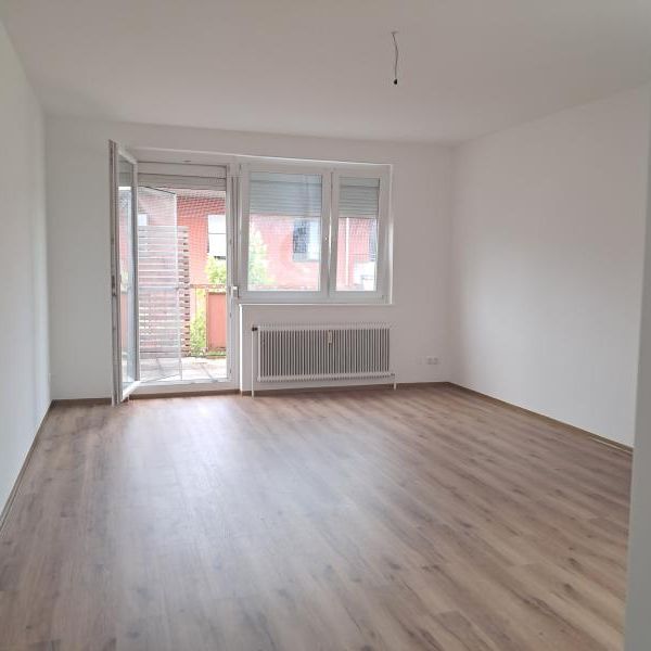 Dr.Schauerstr.6a, DG: WG geeignete, zentral gelegene, renovierte 3-Zimmerwohnung mit großem Balkon, separater, unmöblierter Küche, ca.100m2 WNFL, 4.Liftstock, Parkplatz! - Foto 1