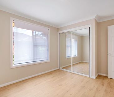 Lovely Updated Villa - Photo 2