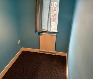 3 Bed Terraced House, Stokes Road, E6 - Photo 4