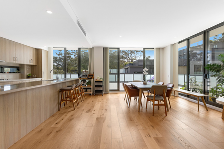 Penthouse with Leafy Outlook - Photo 3