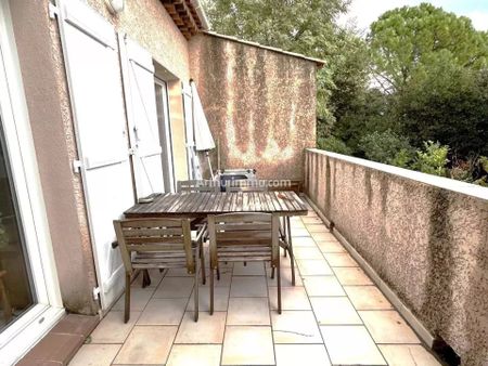 Location Appartement 4 pièces 91 m2 à Aubagne - Photo 3