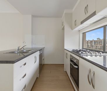 Stylish & Spacious Townhouse in Prime Mawson Lakes Location - Photo 6