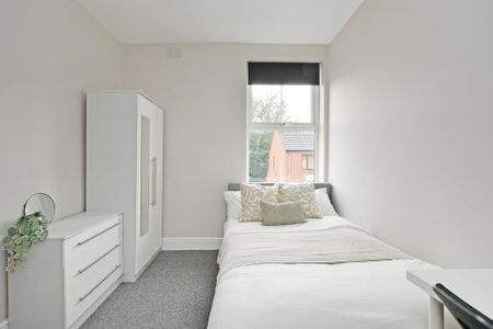 4 bedroom terraced house to rent - Photo 5