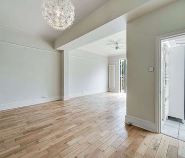 A beautiful family five-bedroom semi-detached home with private gar... - Photo 2