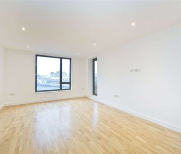 One bedroom apartment in Hackney Wick, one of the most desirable locations in East London. - Photo 1