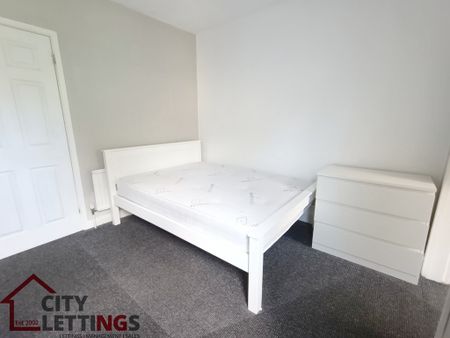 4 Bedroom End Terraced House - Photo 5