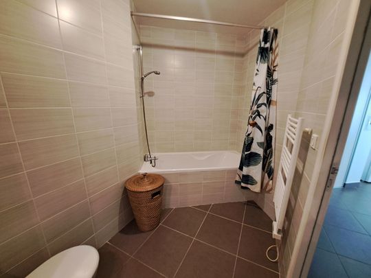 Appartement Villeneuve Les Avignon 2 pièce(s) 42.68 m2 - Terrasse - Place de parking, - Photo 1